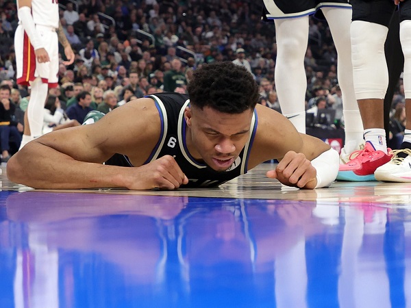 Giannis Antetokounmpo ingin latihan dan timba ilmu dari Hakeem Olajuwon.