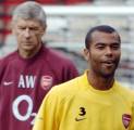 Arsene Wenger Masih Menyesal Lepas Ashley Cole ke Chelsea