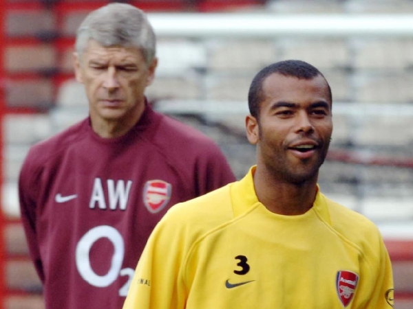 Ashley Cole pernah bekerja dengan Arsene Wenger di Arsenal