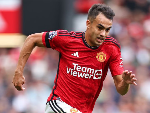 Bek kiri Man United, Sergio Reguilon.