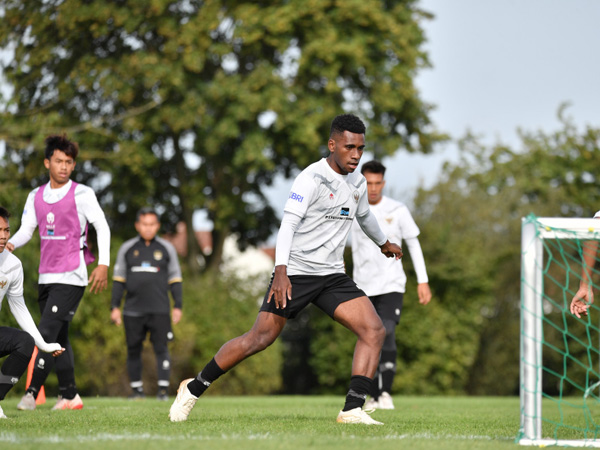 Kapten timnas Indonesia U-17, Iqbal Gwijangge saat berlatih di Jerman