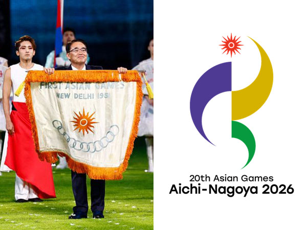 Gubernur Aichi Hideaki Omura mengibarkan bendera OCA saat serah terima tuan rumah untuk Asian Games 2026 di acara penutupan Asian Games Hangzhou. (Foto: Xinhua)