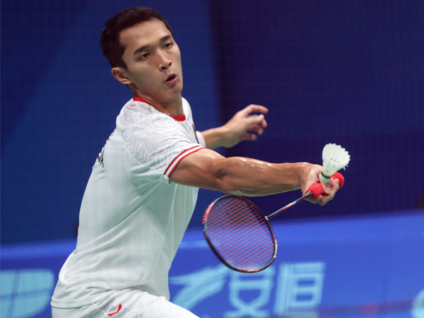 Jonatan Christie gagal mempertahankan emasnya setelah langsung tersingkir di babak pertama tunggal putra bulu tangkis di Asian Games Hangzhou. (Foto: Xinhua)