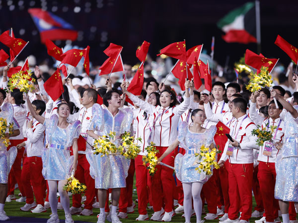 Kontingen China terlihat menghadiri upacara penutupan Asian Games Hangzhou. (Foto: CGTV)