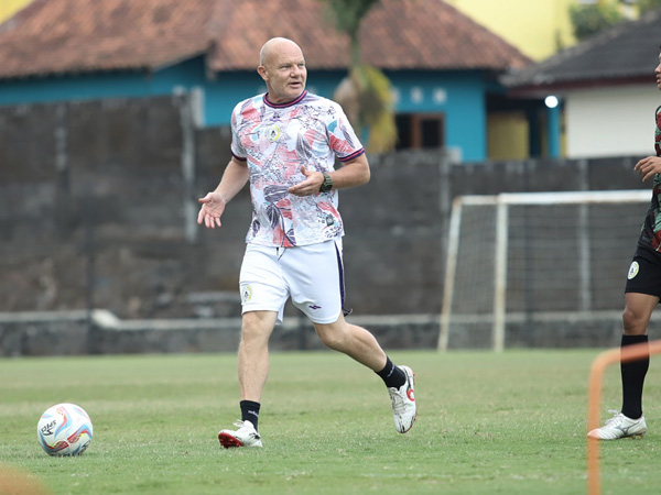 Pelatih anyar PSS Sleman, Bertrand Crasson