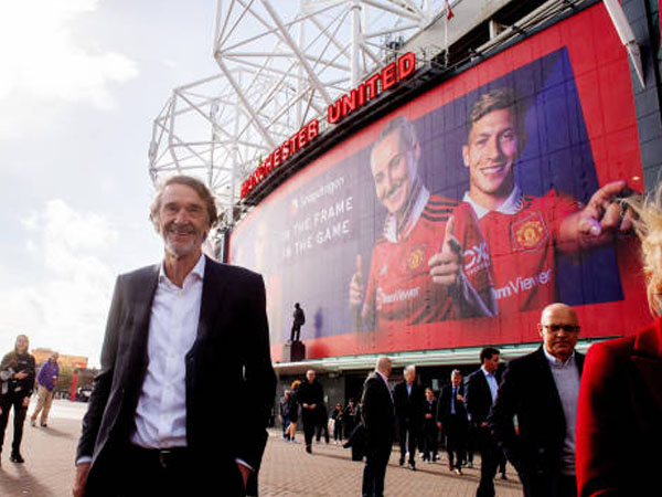 Sir Jim Ratcliffe Ingin Kendalikan Bisnis Sepak Bola Manchester United