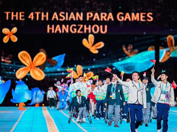 Para atlet berparade saat upacara penutupan Asian Para Games Hangzhou di Provinsi Zhejiang, China timur. (Foto: Xinhua)