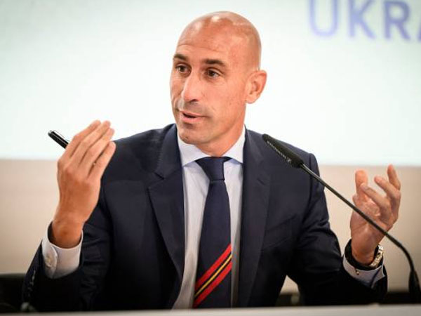 FIFA Tak Perbolehkan Luis Rubiales Terlibat di Sepak Bola Selama Tiga Tahun