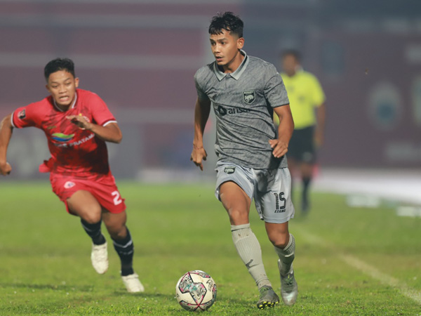 Bek sayap Borneo FC, Leo Guntara