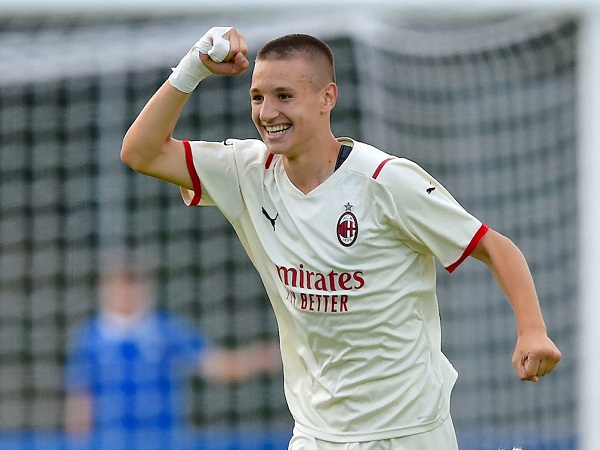 Francesco Camarda Cetak Gol, AC Milan Menang Lawan PSG | Liga Olahraga