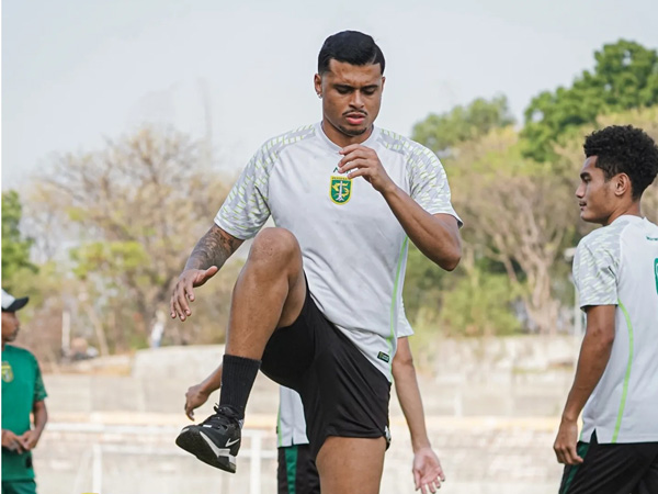 Bek anyar Persebaya Surabaya, Yan Victor Silva Paixao