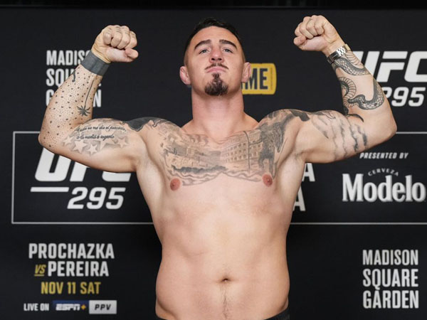 Tom Aspinall tercatat memiliki berat badan 261,6 pound pada sesi hari Jumat (10/11) di hotel tuan rumah UFC. (Foto: Ultimate Fighting Championship)