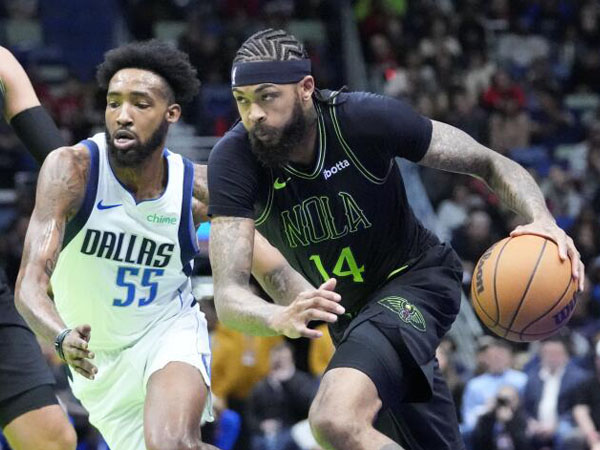 Brandon Ingram (kanan) mencetak 25 poin saat New Orleans Pelicans menang 131-110 atas Dallas Mavericks. (Foto: Reuters)