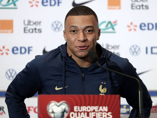 Kylian Mbappe Abaikan Spekulasi Masa Depannya Bersama PSG