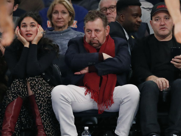 James Dolan (tengah) mengatakan bahwa NBA "tidak membutuhkan atau menginginkan pendapat saya." (Foto: USA TODAY Sports)