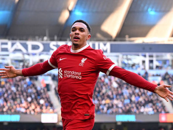 Virgil van Dijk Tak Tahu Posisi Apa yang Cocok Bagi Trent Alexander-Arnold