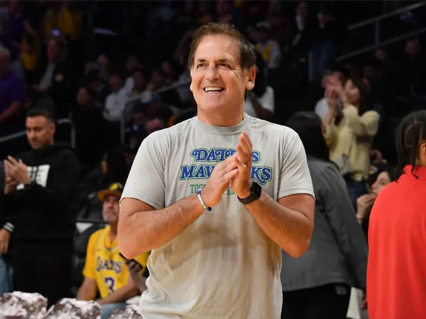 Mark Cuban pertama kali membeli Dallas Mavericks pada 2000 dengan harga sekitar $ 285 juta. (Foto: Yahoo Sports)