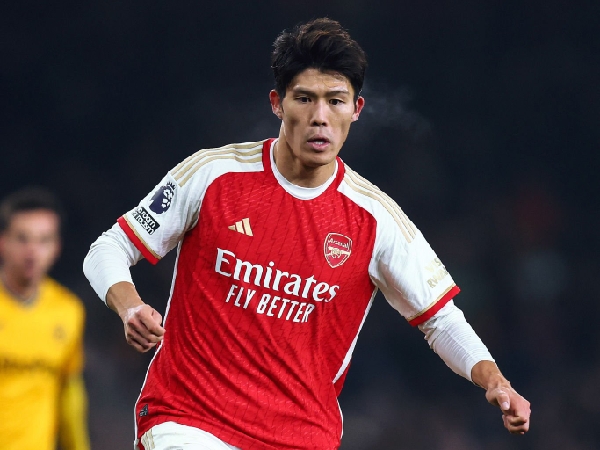 Takehiro Tomiyasu mengalami cedera betis saat memperkuat Arsenal