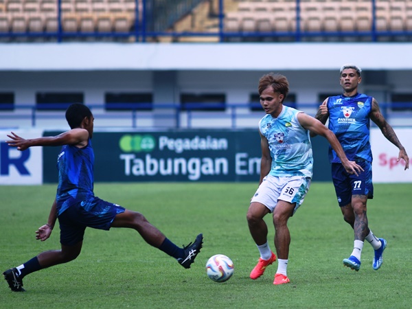 Pemain Persib ketika berlatih