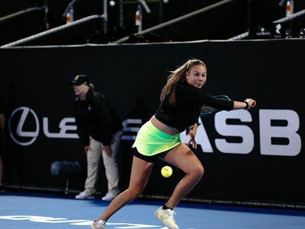 Kalah Telak, Amanda Anisimova Hanya Klaim Satu Game Di Laga Kedua Auckland