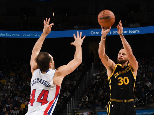 Hasil NBA: Golden State Warriors Jinakkan Detroit Pistons 113-109 ...