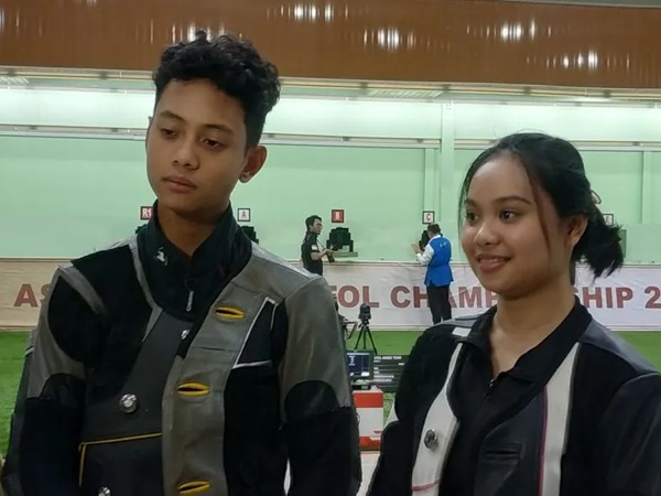 Atlet menembak Indonesia, Dominique Rachmawati Karini (kanan) dan Anang Febrian (kiri)