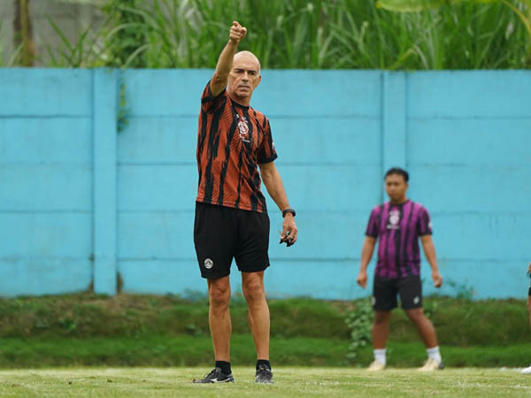 Pelatih Arema FC, Fernando Valente