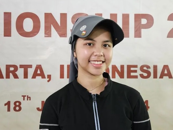 Atlet menembak Indonesia Audrey Zahra Dhiyaanisa berpose setelah menjalani latihan di Lapangan Tembak Senayan, Jakarta, Kamis (11/1/2023). (ANTARA/RAUF ADIPATI)