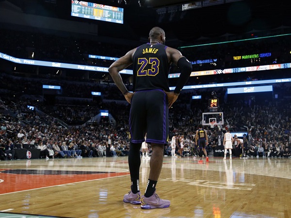 LeBron James Enggan Berkomentar Banyak Soal Rumor Trade Lakers | Liga ...