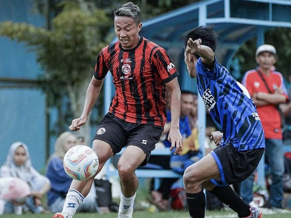 Pemain Arema FC, Dendi Santoso di laga uji coba