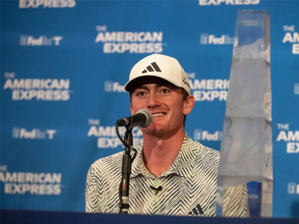 Nick Dunlap menghadiri konferensi pers setelah menjuarai turnamen American Express akhir pekan ini. (Foto: Golf Digest)