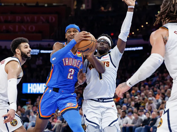 Mark Daigneault akui performa Thunder mengesankan saat kalahkan Nuggets.