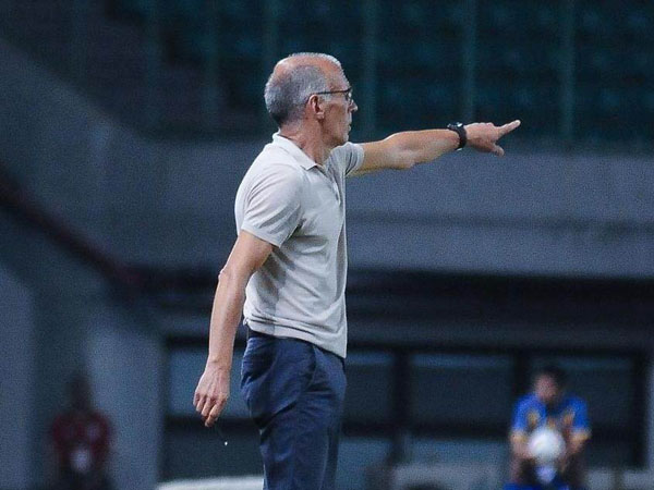 Arema FC depak Fernando Valente dari kursi pelatih