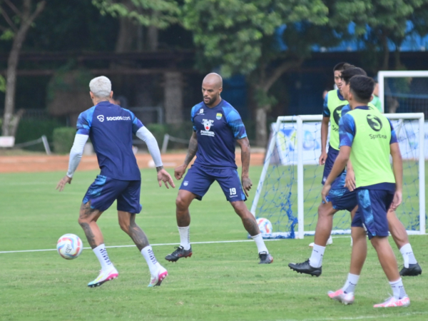 Pemain Persib ketika berlatih