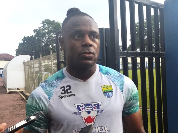 Bek Persib, Victor Igbonefo