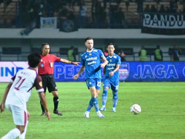 Pemain Persib, Marc Klok siap menjalani pemilu pertamanya sebagai WNI