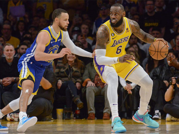 Meskipun baik Lakers maupun Warriors menghadapi tantangan besar, Smith condong pada Warriors sebagai pilihannya untuk melaju jauh di playoff. (Foto: AP)