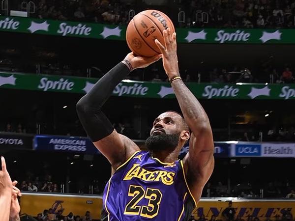 LeBron James Lega Cedera Pergelangan Kaki Mulai Membaik