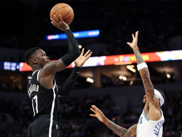 Dennis Schroder (kiri) mencetak 18 poin saat Brooklyn Nets mengalahkan Memphis Grizzlies 111-86 pada Senin (26/2) malam. (Foto: AP)