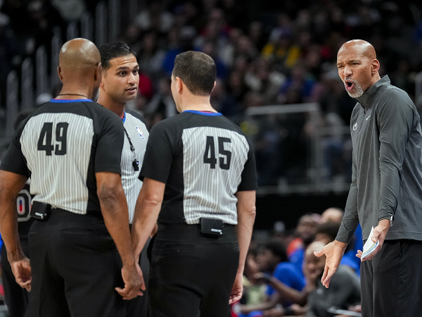 Monty Williams tak menyesal beri kritik pedas kepada wasit.