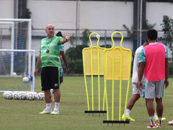 Persib terus berlatih tanpa diberi libur oleh Bojan Hodak