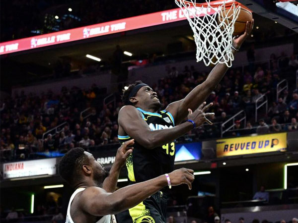 Pascal Siakam (kanan) mencetak 24 poin saat Indiana Pacers mengalahkan New Orleans Pelicans 123-114 pada Rabu (28/2) malam. (Foto: AP)