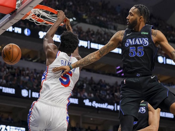 Derrick Jones Jr sesali semangat Mavericks yang rendah saat kalah dari 76ers.