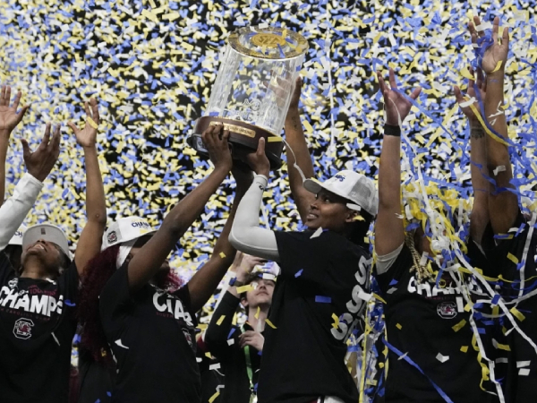 Para pemain putri South Carolina Gamecocks merayakan gelar turnamen SEC ke-8 dalam 10 musim terakhir. (Foto: AP)