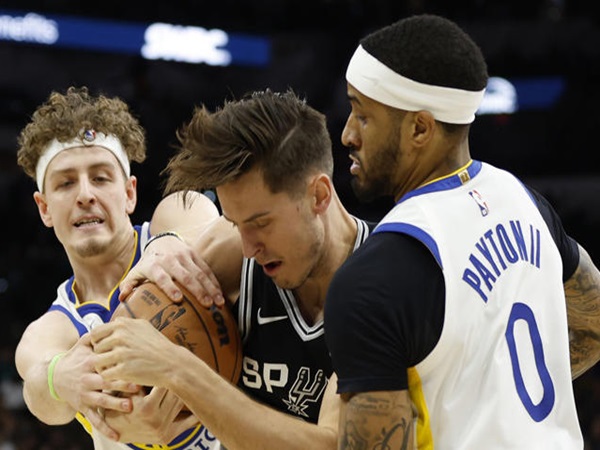 Golden State Warriors Mengatasi Perlawanan Spurs, meski Tanpa Curry