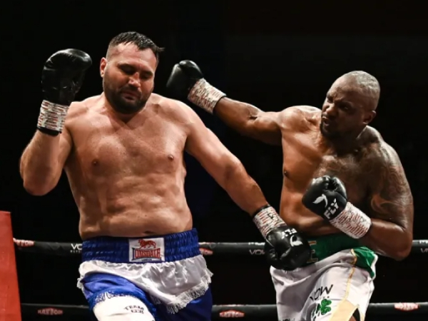 Dillian Whyte (kanan) dan Christian Hammer. (Foto: Sportsfile)