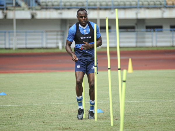 Bek Persib, Victor Igbonefo