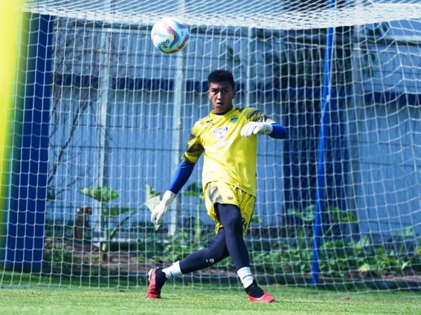 Kiper muda Persib, Fitrah Maulana