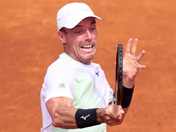 Roberto Bautista Agut Pulangkan Roman Safiullin Dari Barcelona