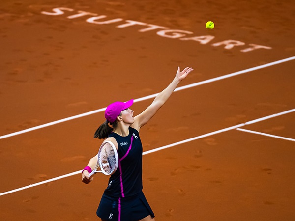 Iga Swiatek Bendung Laju Emma Raducanu Demi Semifinal Di Stuttgart